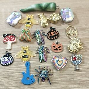 20 Pendant Bead Lot